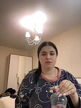 Snapshot of MilaKis chatting on 02.18.26 MilaKis online show from 02.18.26