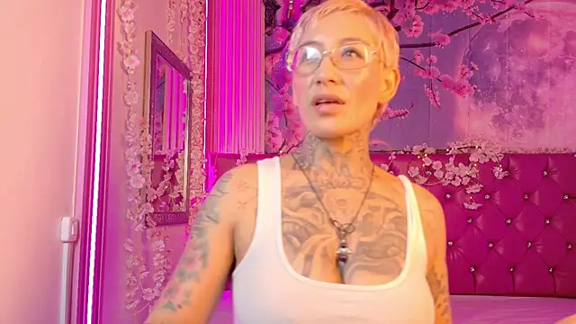 Snapshot of Everlyn_sexx chatting on 02.28.26 Everlyn sexx online show from 02.28.26