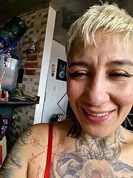 Snapshot of Everlyn_sexx chatting on 06.02.26 Everlyn sexx online show from 06.02.26