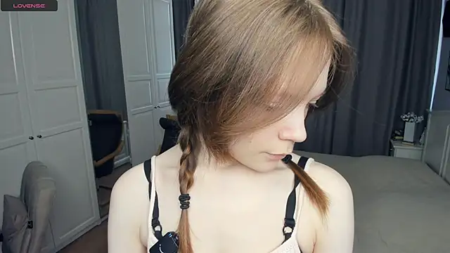 Snapshot of LavenderMitten chatting on 06.19.26 LavenderMitten online show from 06.19.26