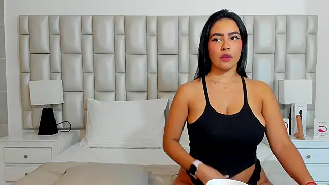 Snapshot of paola_katy_dicks chatting on 03.05.25 paola katy dicks online show from 03.05.25