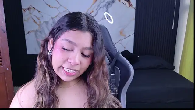 Snapshot of Sophie19__ chatting on 03.31.26 Sophie19 online show from 03.31.26