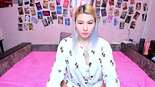 Snapshot of x_Ulya1cutex chatting on 02.18.26 x Ulya1cutex online show from 02.18.26