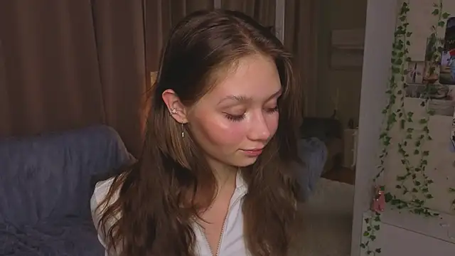 Snapshot of HolliBillig chatting on 02.13.26 HolliBillig online show from 02.13.26