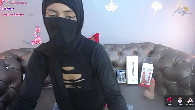 Snapshot of zahra_zaid chatting on 04.13.26 zahra zaid online show from 04.13.26