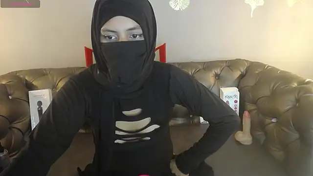 Snapshot of zahra_zaid chatting on 04.14.26 zahra zaid online show from 04.14.26