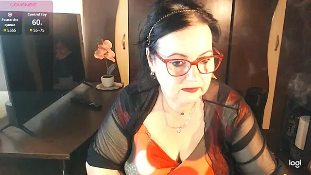 Snapshot of exiMIlf chatting on 06.19.26 exiMIlf online show from 06.19.26