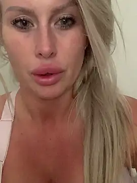 Snapshot of ArabellaJames chatting on 03.05.26 ArabellaJames online show from 03.05.26