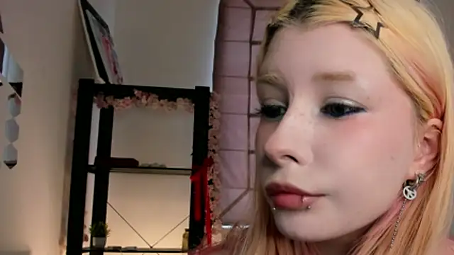 Snapshot of WarmAtEdges chatting on 04.25.26 WarmAtEdges online show from 04.25.26