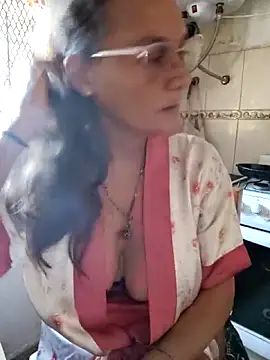 Snapshot of Nanybeach chatting on 02.13.26 Nanybeach online show from 02.13.26