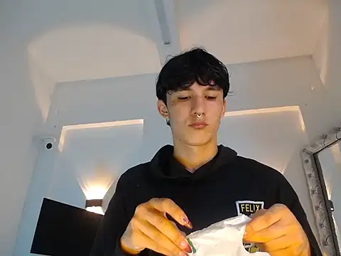 jullian ricci online show from 04.08.26