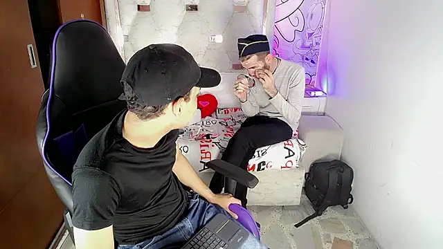 Top and bottom online show from 03.15.26