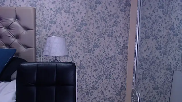 Snapshot of CloheBell chatting on 02.22.26 CloheBell online show from 02.22.26