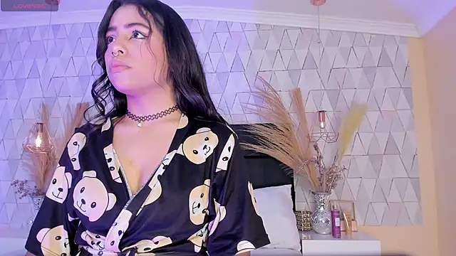 Snapshot of CloheBell chatting on 03.24.26 CloheBell online show from 03.24.26