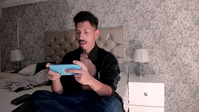 NoaahTylor online show from 04.10.26