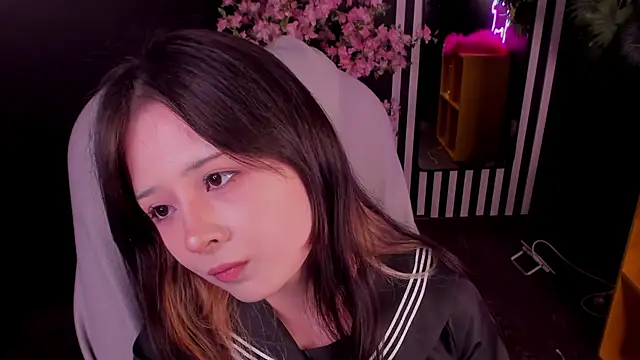 Snapshot of May_Ling chatting on 07.26.26 May Ling online show from 07.26.26