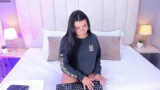 Snapshot of EmyWalton_ chatting on 02.20.26 EmyWalton online show from 02.20.26