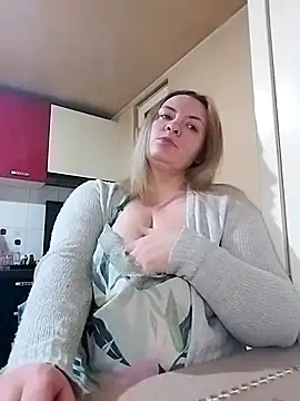 HotStepmommy4 online show from 02.11.26