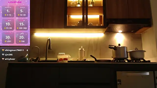 Snapshot of Lupita_3xx chatting on 04.15.26 Lupita 3xx online show from 04.15.26