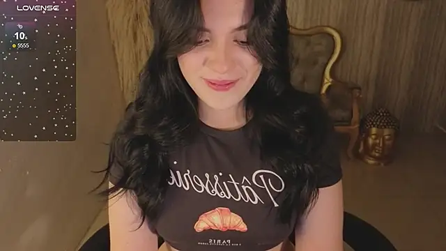 Snapshot of caroline_1s chatting on 04.08.26 caroline 1s online show from 04.08.26