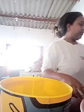 PerlaCurvasgrandes online show from 02.17.26