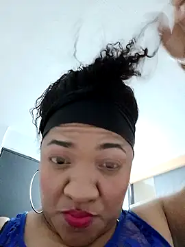 Snapshot of honey-suckle chatting on 02.21.26 honey-suckle online show from 02.21.26