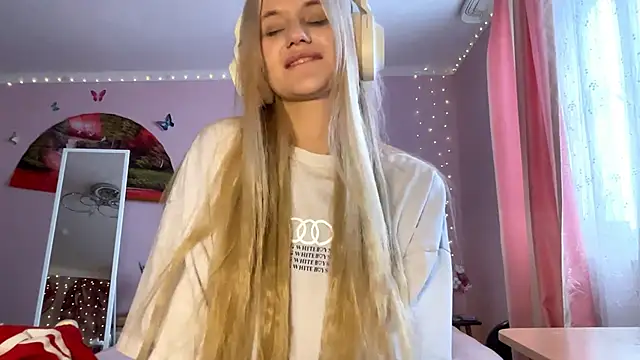 Snapshot of MelissaZaria chatting on 02.15.26 MelissaZaria online show from 02.15.26