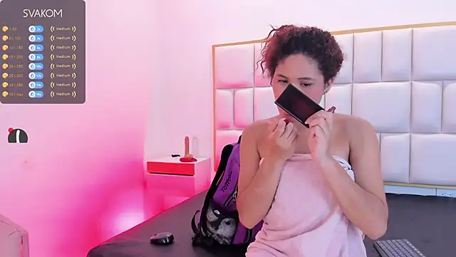 Snapshot of Violetta-foxx chatting on 05.15.26 Violetta-foxx online show from 05.15.26