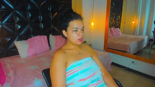 Snapshot of Veyra_sereny chatting on 05.22.26 Veyra sereny online show from 05.22.26