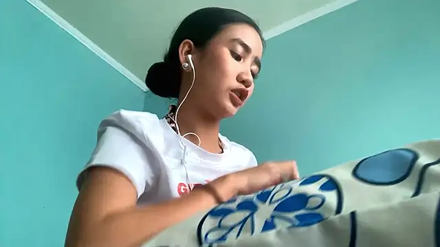 Snapshot of RessieAshcroft chatting on 02.21.26 RessieAshcroft online show from 02.21.26