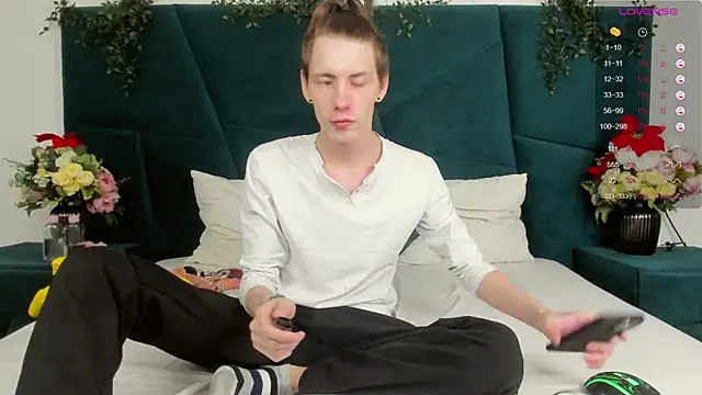 Snapshot of Erick_Wilson chatting on 03.19.25 Erick Wilson online show from 03.19.25