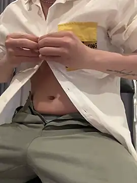 Snapshot of traidep3chan chatting on 02.22.26 traidep3chan online show from 02.22.26