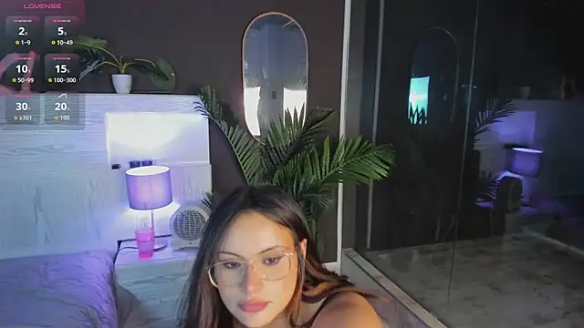 Snapshot of Mia_noiir chatting on 07.15.26 Mia noiir online show from 07.15.26