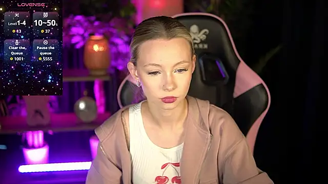 Snapshot of SweetDaisy_me chatting on 03.08.26 SweetDaisy me online show from 03.08.26