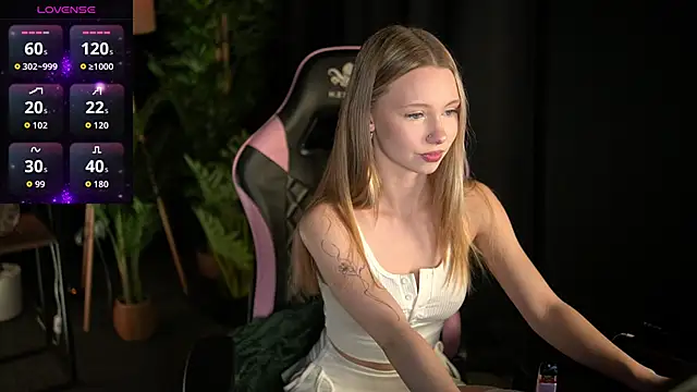 Snapshot of SweetDaisy_me chatting on 03.31.26 SweetDaisy me online show from 03.31.26