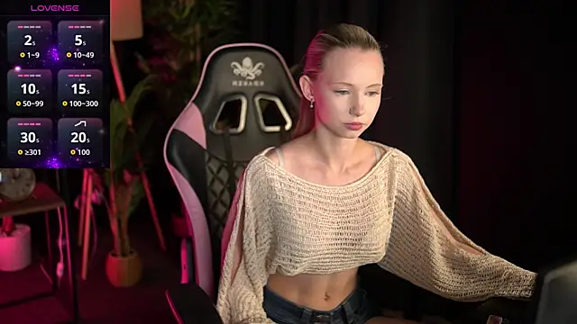 Snapshot of SweetDaisy_me chatting on 04.10.26 SweetDaisy me online show from 04.10.26