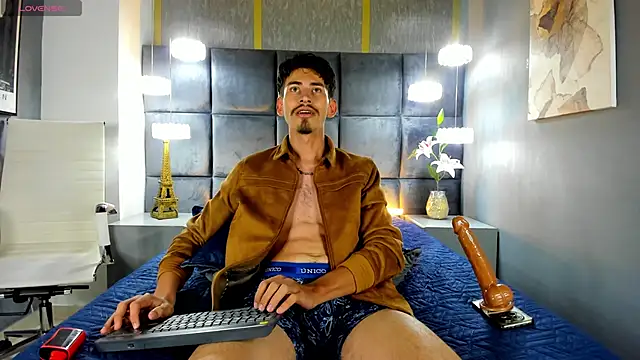 Snapshot of skinny_jean_ chatting on 05.19.26 skinny jean online show from 05.19.26