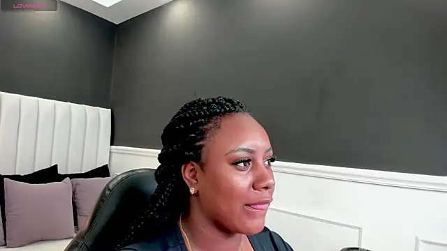 Snapshot of laia_fisher_ chatting on 04.27.26 laia fisher online show from 04.27.26