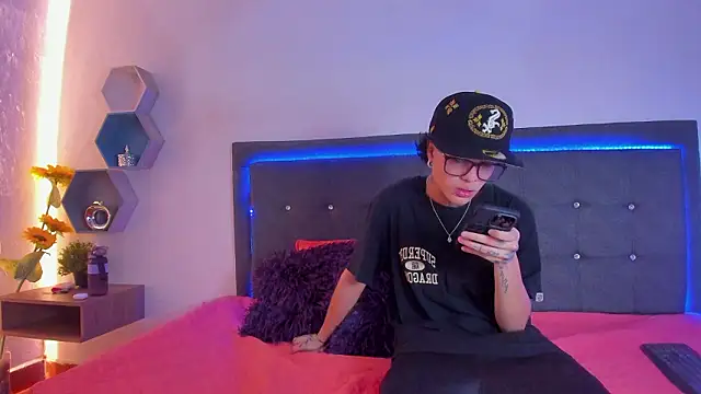 Snapshot of Ale_cuzz chatting on 02.26.26 Ale cuzz online show from 02.26.26