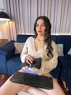 Snapshot of luisa__rosse chatting on 02.24.26 luisa rosse online show from 02.24.26