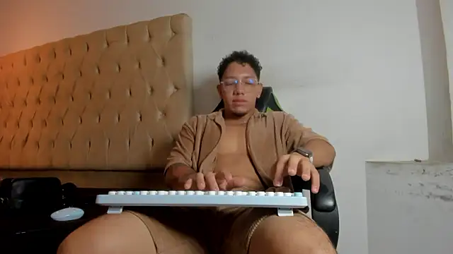 MaxSeduce23 online show from 02.20.26