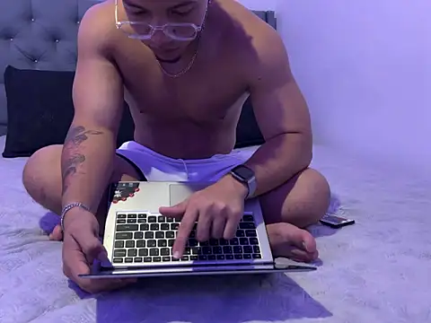 MaxSeduce23 online show from 03.02.26