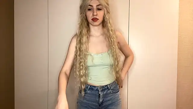 Snapshot of LudieWestre chatting on 02.28.26 LudieWestre online show from 02.28.26