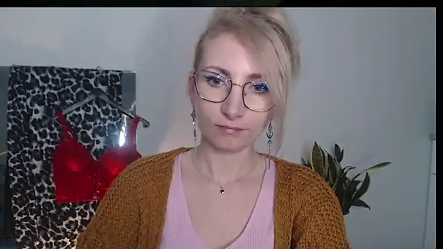 CinderellaMoon online show from 04.08.26