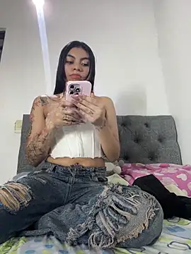 Snapshot of eimmy__skinny chatting on 05.19.26 eimmy skinny online show from 05.19.26