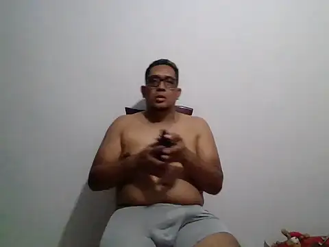 Snapshot of gordogruesa chatting on 02.21.26 gordogruesa online show from 02.21.26