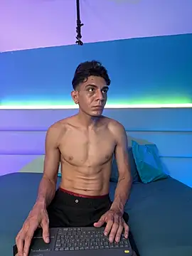 Snapshot of abrilandjulian chatting on 03.02.26 abrilandjulian online show from 03.02.26