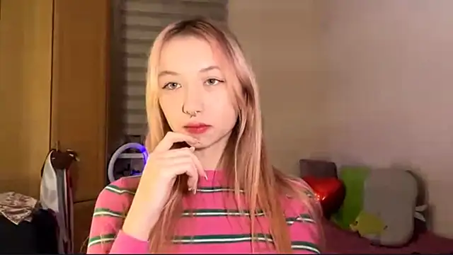 Snapshot of PinkTraible chatting on 02.16.26 PinkTraible online show from 02.16.26