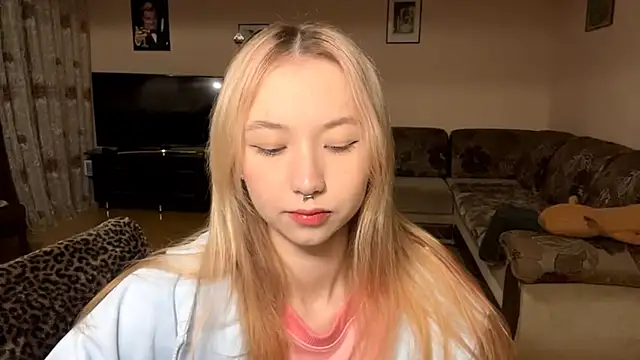 Snapshot of PinkTraible chatting on 02.26.26 PinkTraible online show from 02.26.26