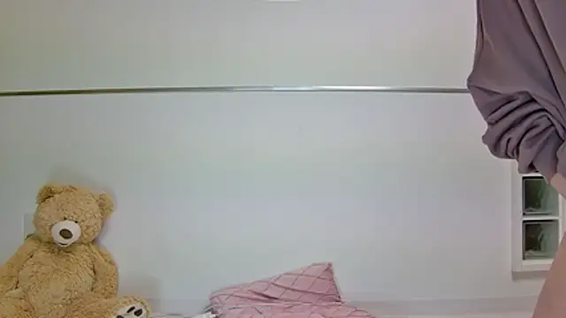 Snapshot of YUNA-66 chatting on 04.11.26 YUNA-66 online show from 04.11.26